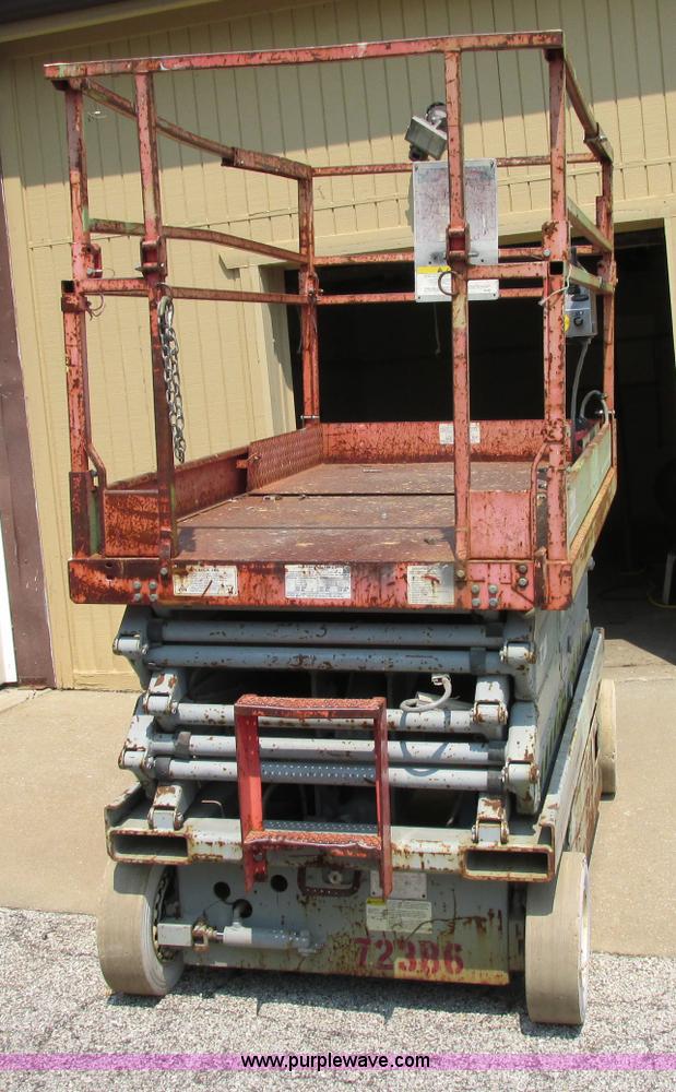 image for item F5191 1995 Skyjack 4626 scissor lift
