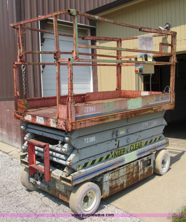image for item F5191 1995 Skyjack 4626 scissor lift