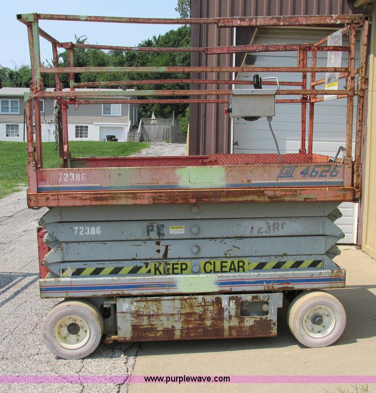 image for item F5191 1995 Skyjack 4626 scissor lift