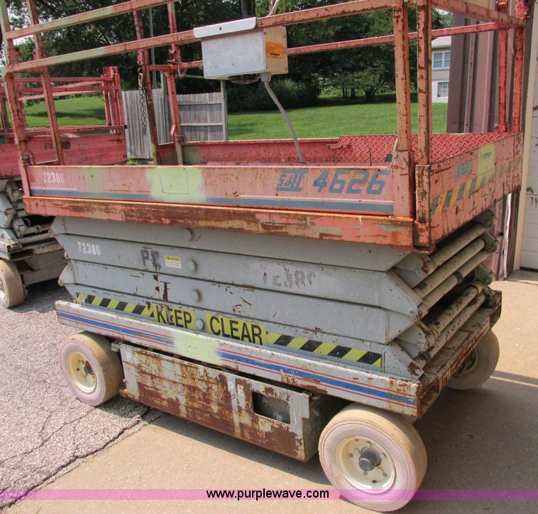 image for item F5191 1995 Skyjack 4626 scissor lift