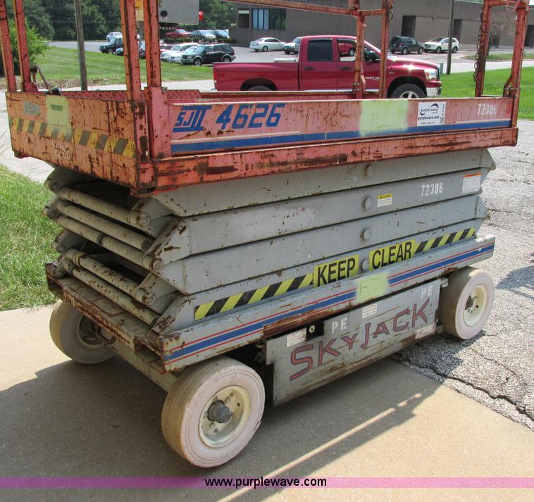 image for item F5191 1995 Skyjack 4626 scissor lift