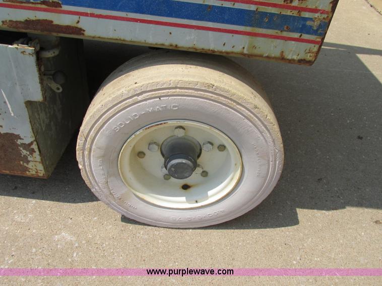 image for item F5191 1995 Skyjack 4626 scissor lift