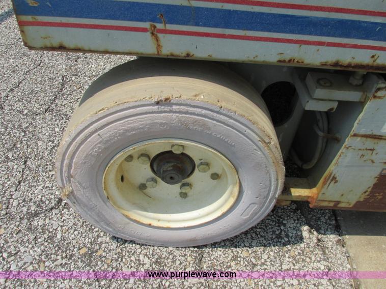 image for item F5191 1995 Skyjack 4626 scissor lift