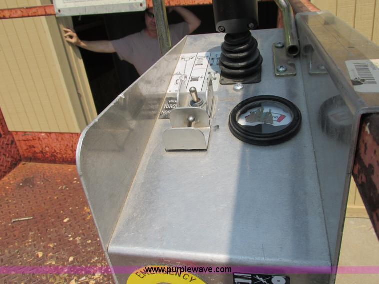 image for item F5191 1995 Skyjack 4626 scissor lift