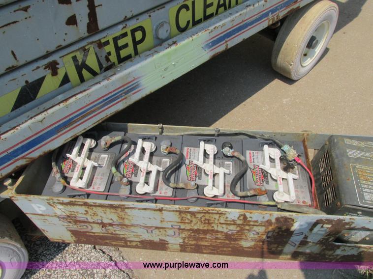 image for item F5191 1995 Skyjack 4626 scissor lift