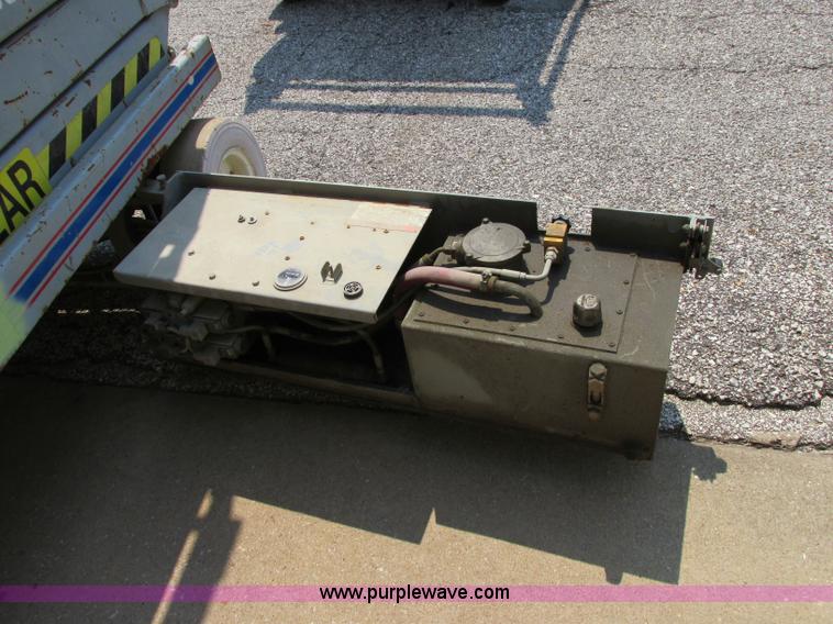 image for item F5191 1995 Skyjack 4626 scissor lift