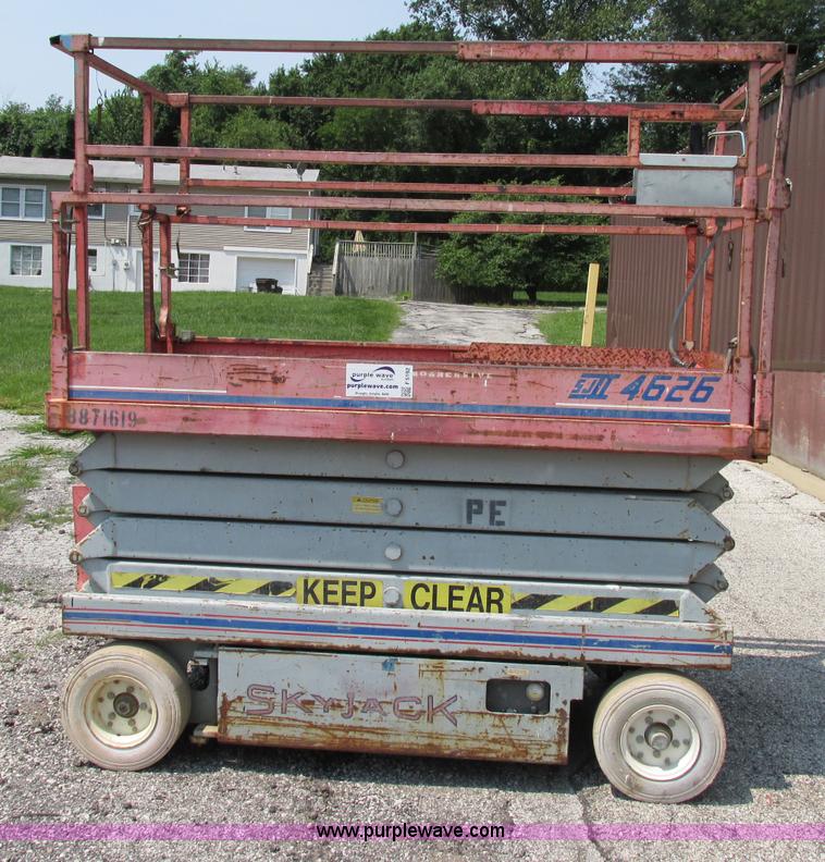 image for item F5192 1994 Skyjack 4226 electric scissor lift