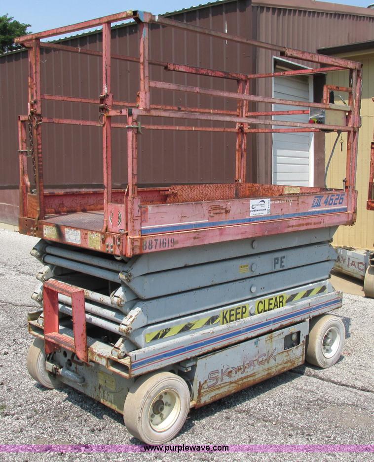 image for item F5192 1994 Skyjack 4226 electric scissor lift
