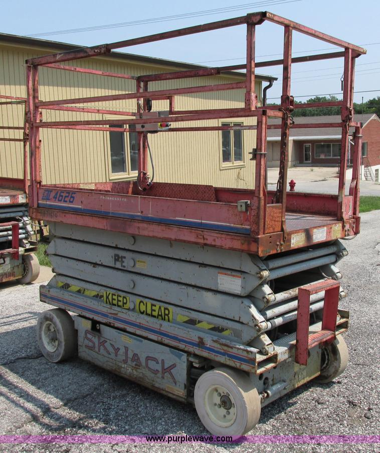 image for item F5192 1994 Skyjack 4226 electric scissor lift
