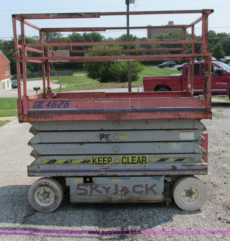 image for item F5192 1994 Skyjack 4226 electric scissor lift