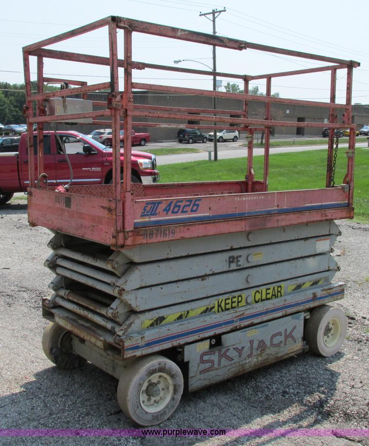 image for item F5192 1994 Skyjack 4226 electric scissor lift