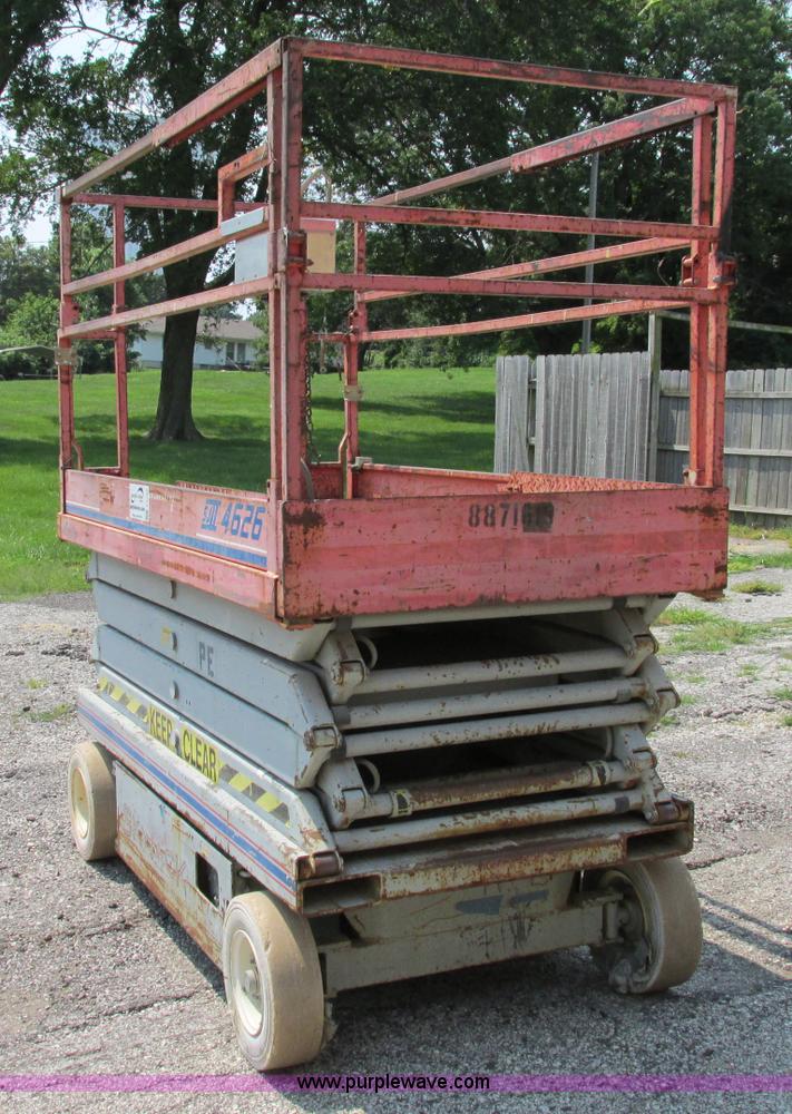image for item F5192 1994 Skyjack 4226 electric scissor lift
