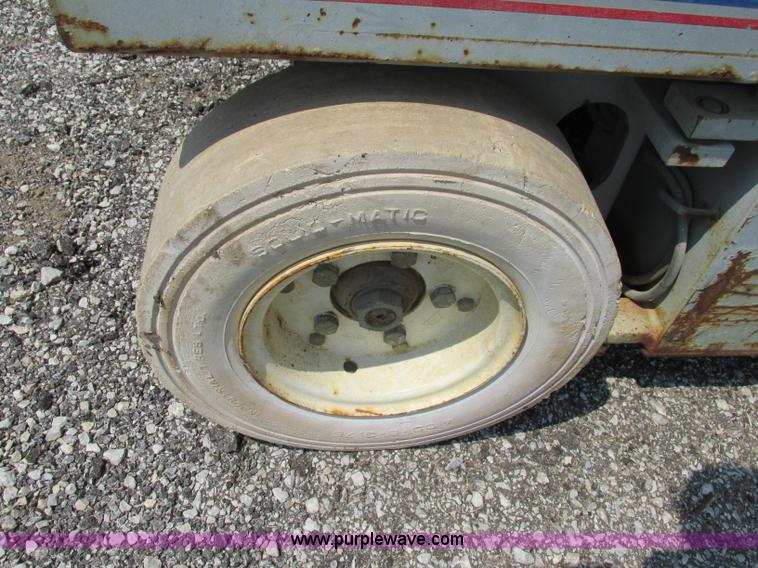 image for item F5192 1994 Skyjack 4226 electric scissor lift