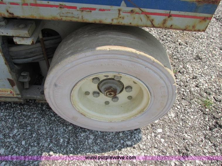 image for item F5192 1994 Skyjack 4226 electric scissor lift