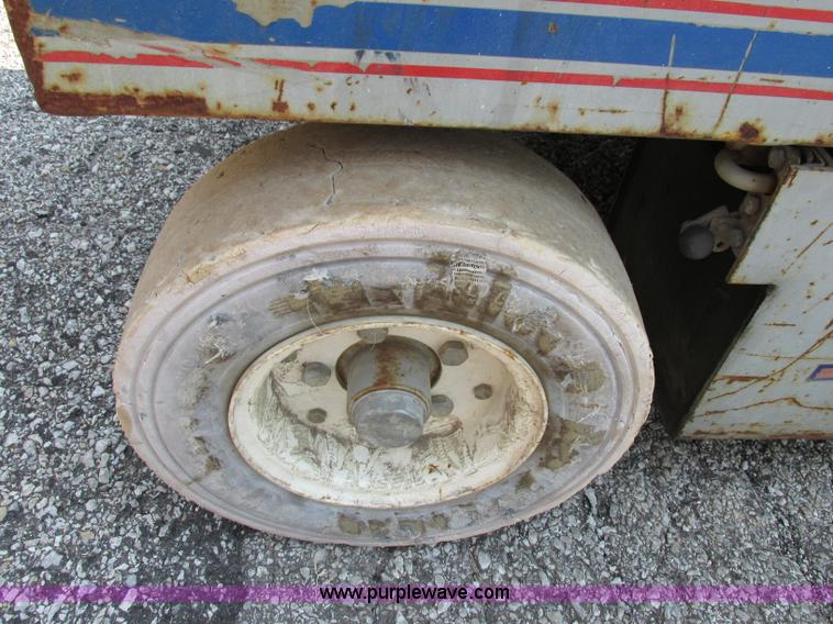 image for item F5192 1994 Skyjack 4226 electric scissor lift