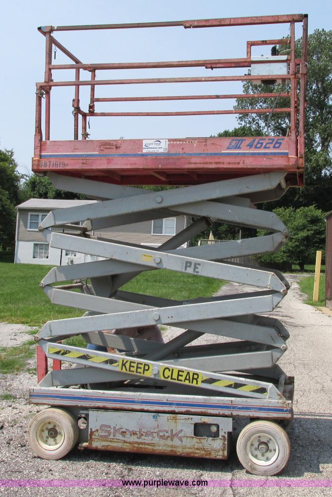 image for item F5192 1994 Skyjack 4226 electric scissor lift