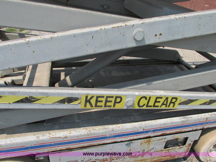 image for item F5192 1994 Skyjack 4226 electric scissor lift