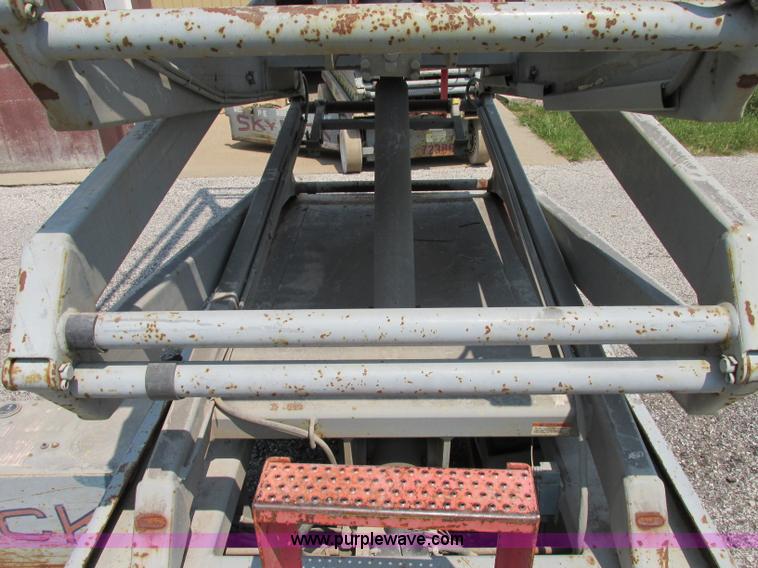 image for item F5192 1994 Skyjack 4226 electric scissor lift