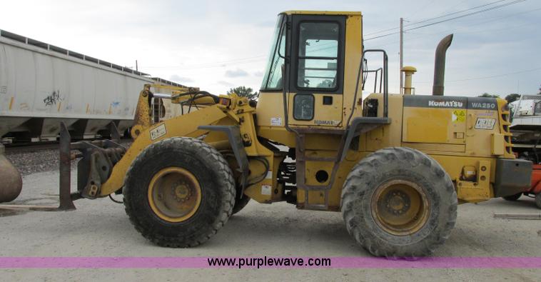 image for item F5199 1996 Komatsu WA250-3L wheel loader