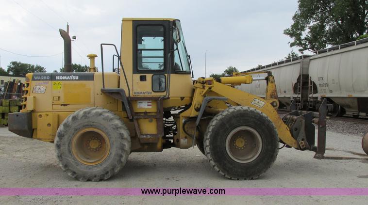 image for item F5199 1996 Komatsu WA250-3L wheel loader