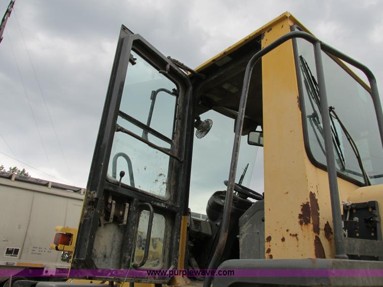 image for item F5199 1996 Komatsu WA250-3L wheel loader