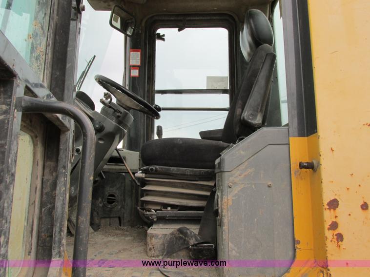 image for item F5199 1996 Komatsu WA250-3L wheel loader