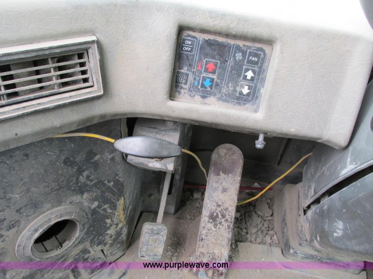 image for item F5199 1996 Komatsu WA250-3L wheel loader