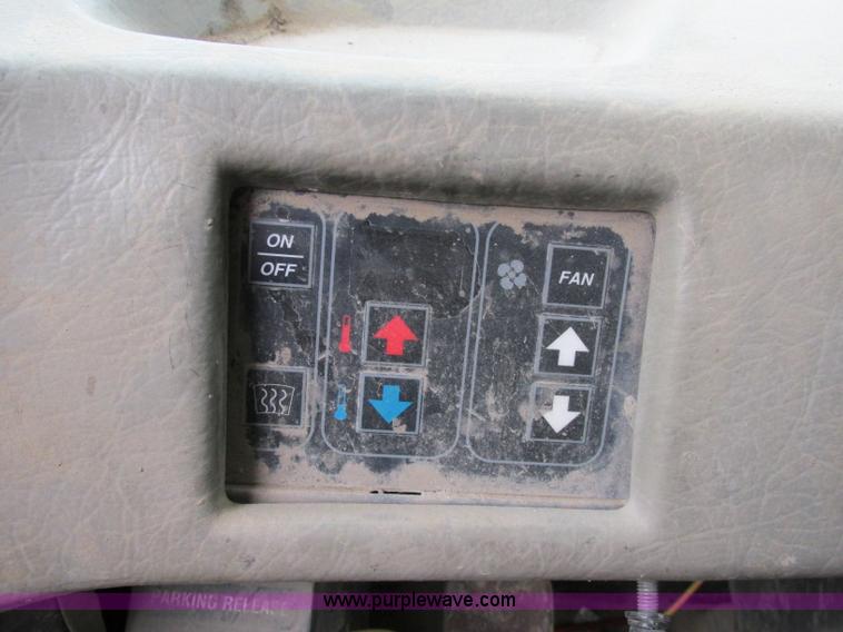 image for item F5199 1996 Komatsu WA250-3L wheel loader