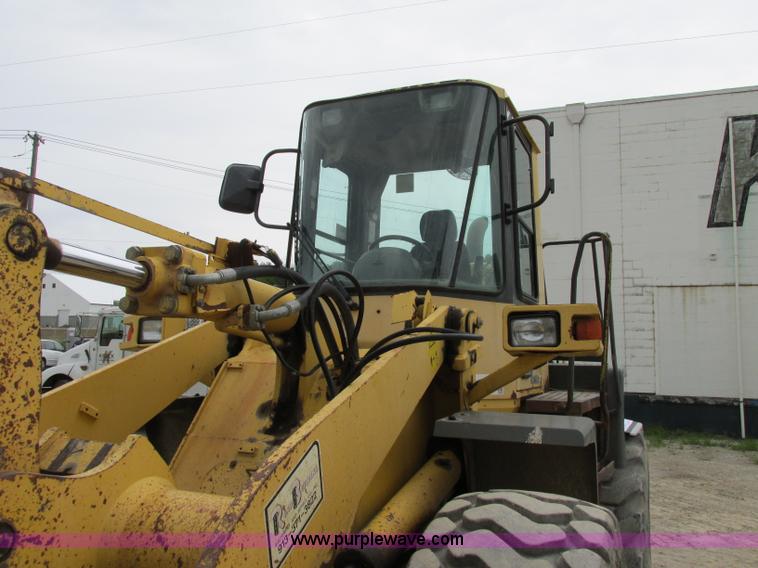 image for item F5199 1996 Komatsu WA250-3L wheel loader
