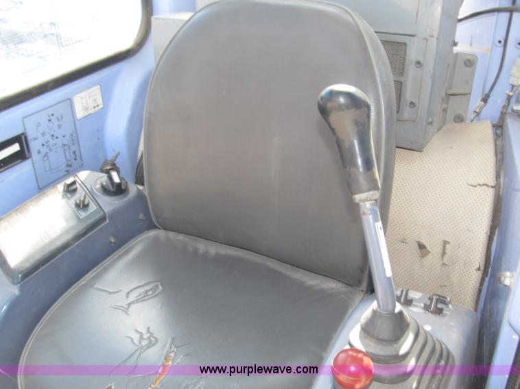 image for item F7104 Komatsu PC75UU-3 excavator