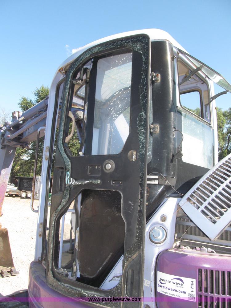 image for item F7104 Komatsu PC75UU-3 excavator