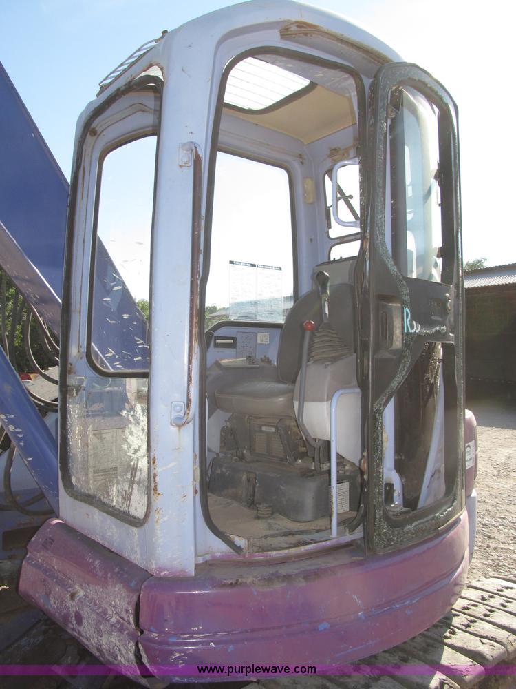 image for item F7104 Komatsu PC75UU-3 excavator