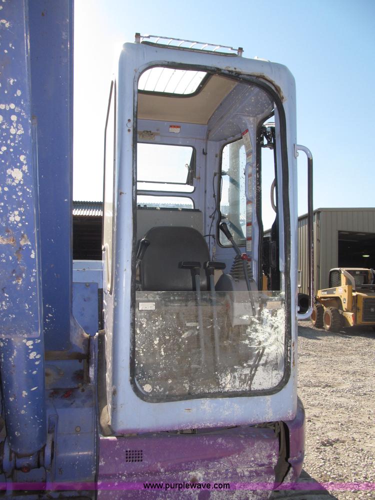 image for item F7104 Komatsu PC75UU-3 excavator