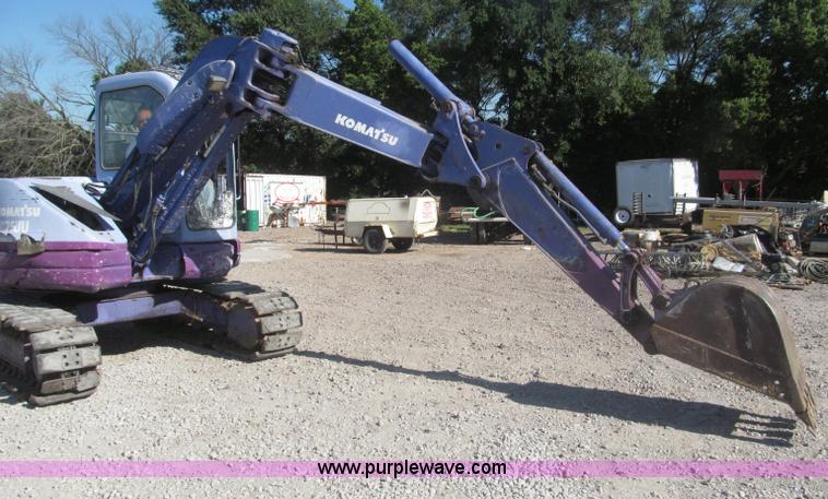 image for item F7104 Komatsu PC75UU-3 excavator