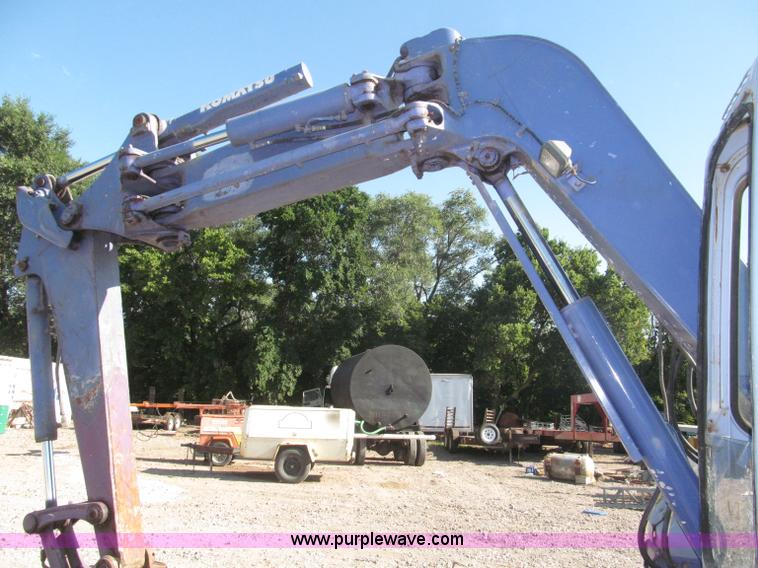 image for item F7104 Komatsu PC75UU-3 excavator