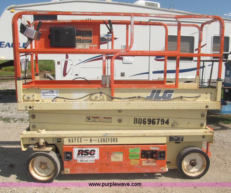 image for item F7105 1997 JLG 2033E scissor lift