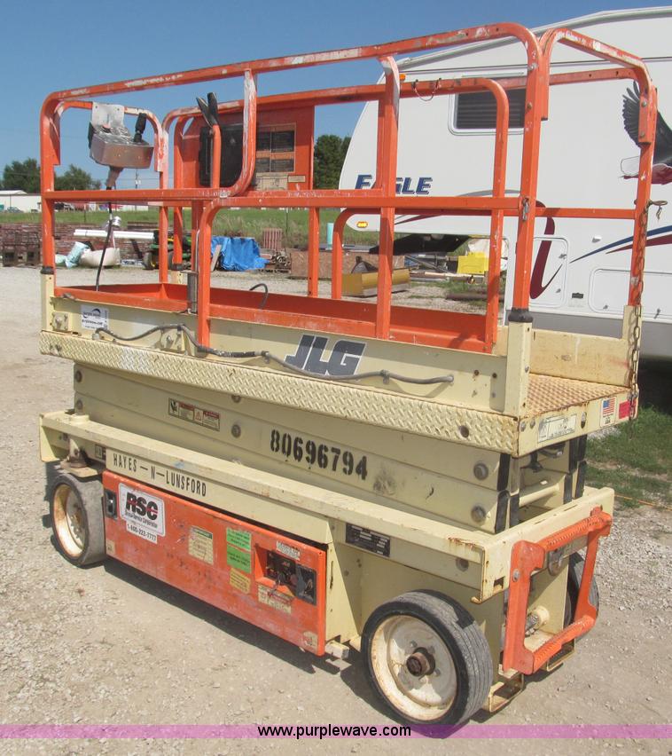 image for item F7105 1997 JLG 2033E scissor lift