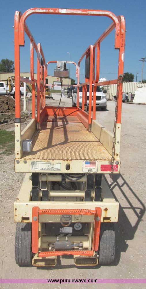 image for item F7105 1997 JLG 2033E scissor lift