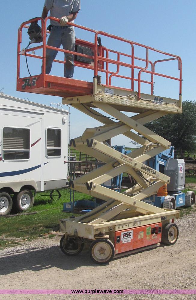 image for item F7105 1997 JLG 2033E scissor lift