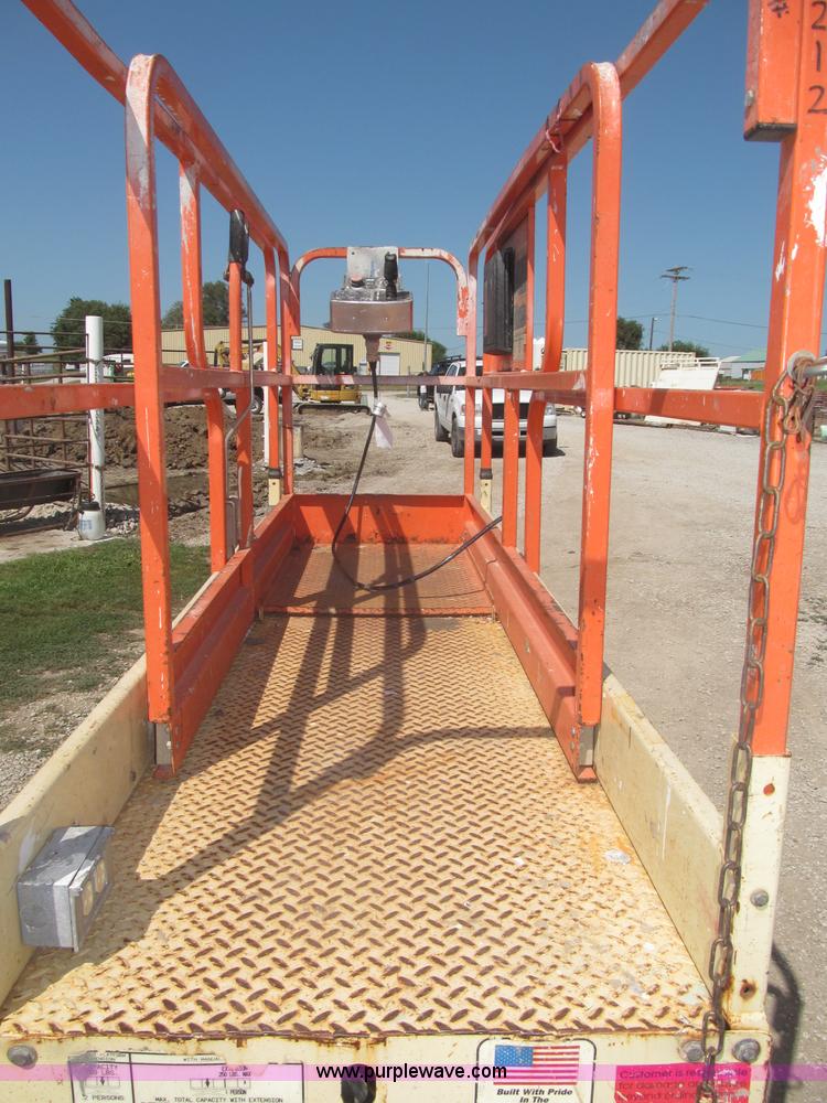 image for item F7105 1997 JLG 2033E scissor lift
