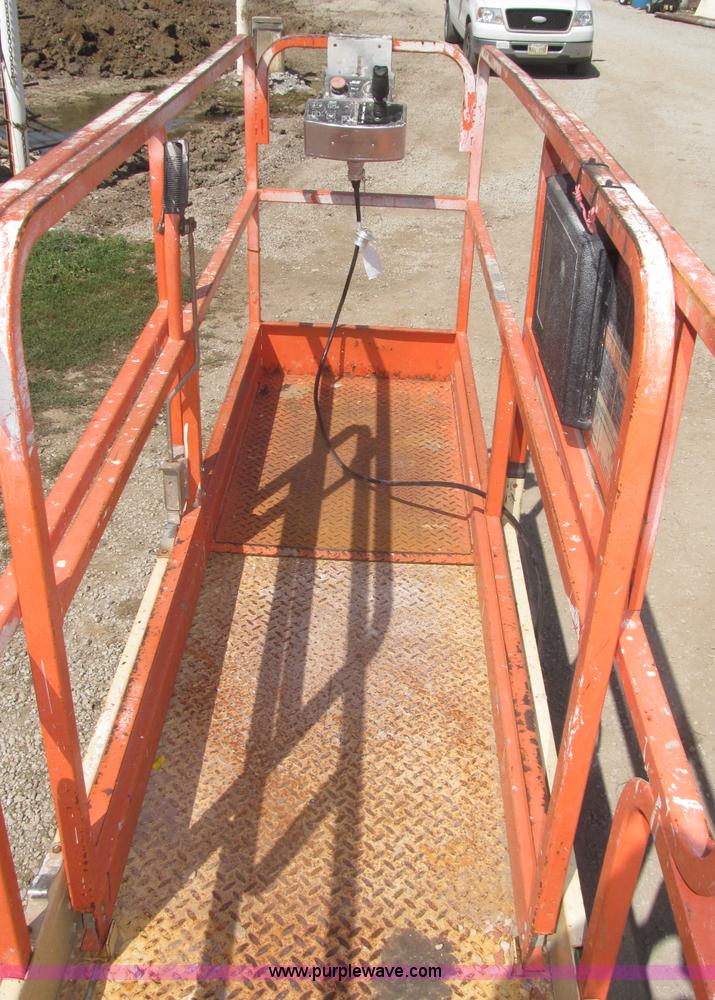 image for item F7105 1997 JLG 2033E scissor lift