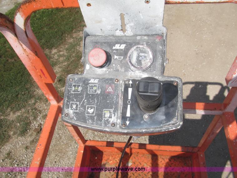 image for item F7105 1997 JLG 2033E scissor lift
