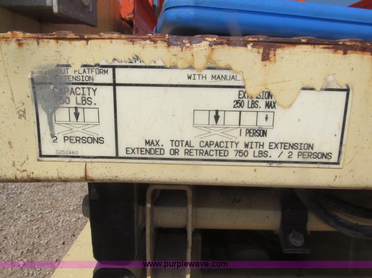 image for item F7105 1997 JLG 2033E scissor lift