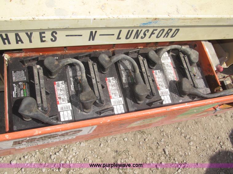 image for item F7105 1997 JLG 2033E scissor lift