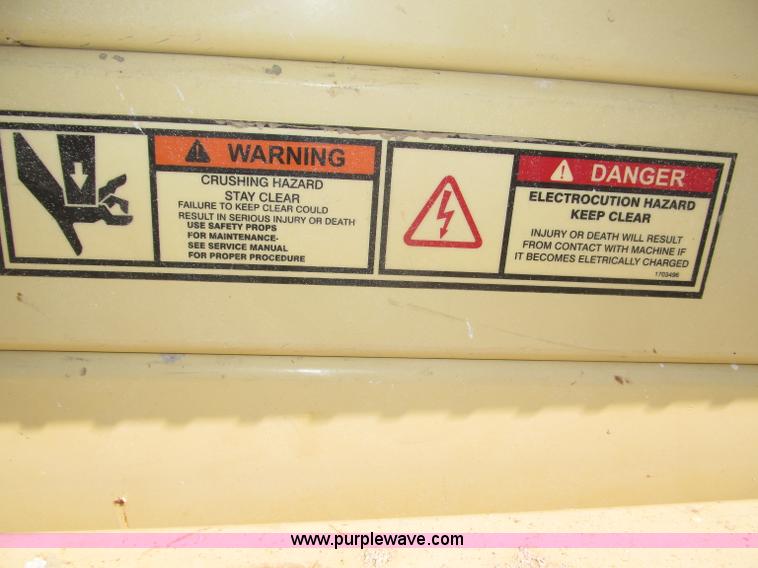 image for item F7105 1997 JLG 2033E scissor lift