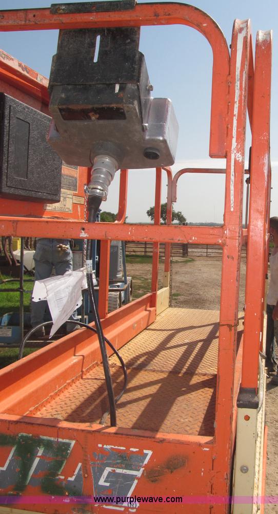 image for item F7105 1997 JLG 2033E scissor lift
