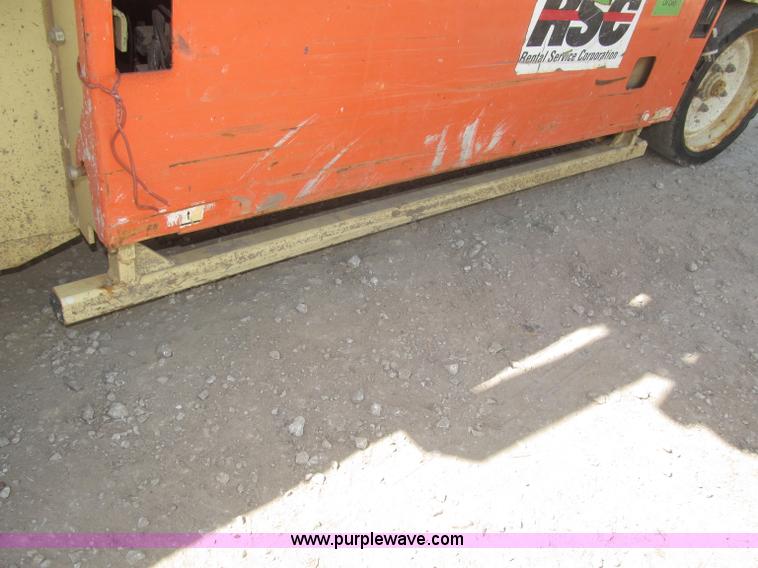image for item F7105 1997 JLG 2033E scissor lift