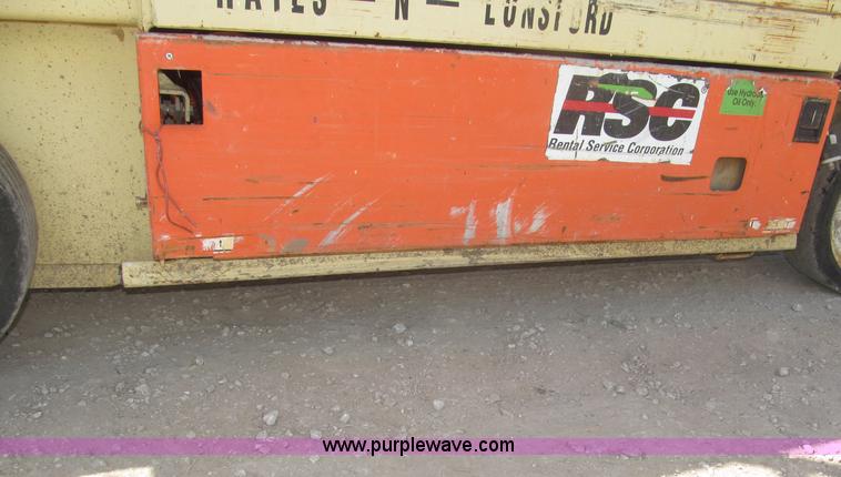 image for item F7105 1997 JLG 2033E scissor lift