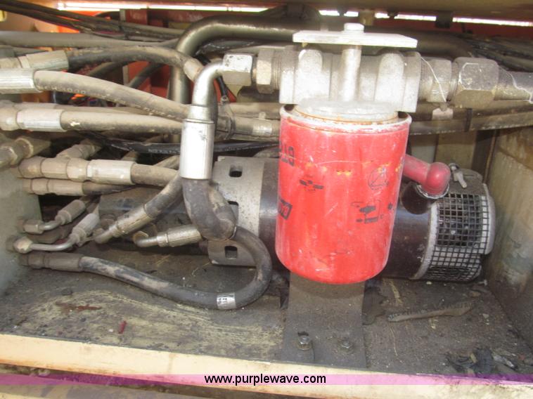 image for item F7105 1997 JLG 2033E scissor lift