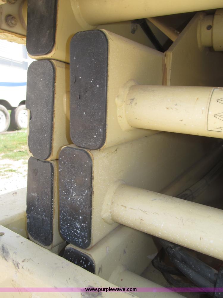 image for item F7105 1997 JLG 2033E scissor lift